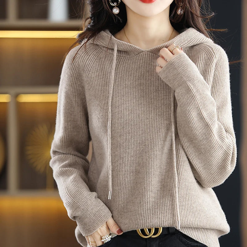 Cozy Women’s Hooded Wool-Cashmere Sweater