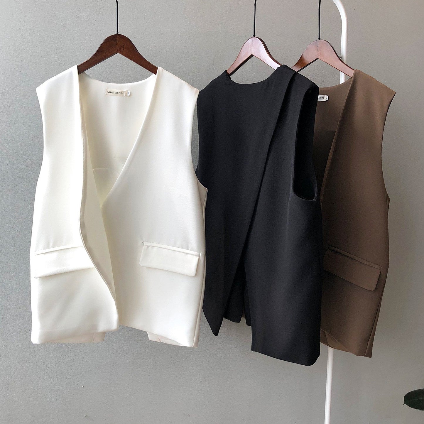 Isabelle DeLacroix L’Inspiration Moderne Vest